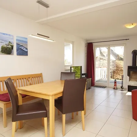 Wellenlaeufer Haus - Sauna, Terrasse, Garten Holiday home Glowe